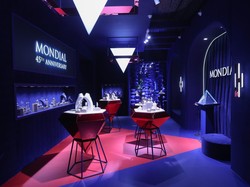 Instalasi A Tale of the Blue House, Refleksi Perjalanan 45 Tahun Mondial