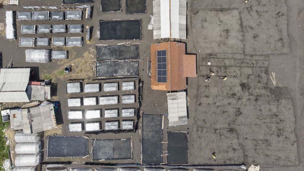 Foto Udara Produksi Garam di Klungkung Bali Foto Udara Produksi Garam di Klungkung Bali