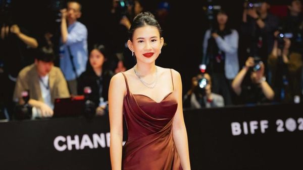 7 Gaya Shenina Cinnamon Hadiri Busan Film Festival Ketiga Kali di Korea