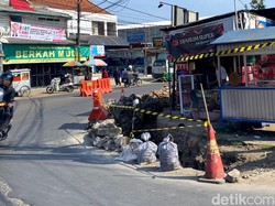 Sering Banjir Karena Mampet, Gorong-gorong di Jalan Ibrahim Adjie Diperbaiki