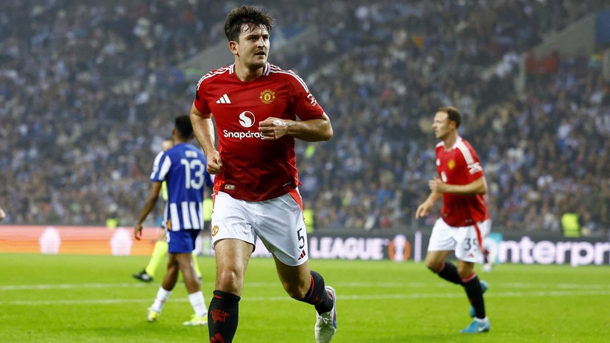 Harry Maguire menyebut Manchester United punya masalah mental usai membuang keunggulan saat melawan Porto di Liga Europa (Foto: Action Images via Reuters/Peter Cziborra)