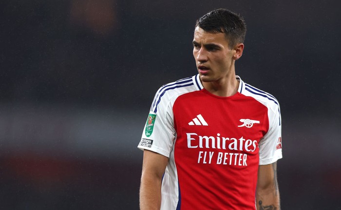 LONDON, ENGLAND - SEPTEMBER 25: Jakub Kiwior of Arsenal looks on during the Carabao Cup Third Round match between Arsenal and Bolton Wanderers at Emirates Stadium on September 25, 2024 in London, England. (Photo by Chloe Knott - Danehouse/Getty Images)