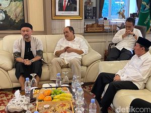 Janji Jeje-Ronal Tingkatkan Lulusan Perguruan Tinggi di Jabar Janji Jeje-Ronal Tingkatkan Lulusan Perguruan Tinggi di Jabar