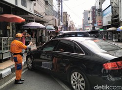 Kata Warga soal Bayar Parkir Pakai QRIS di Kota Bandung