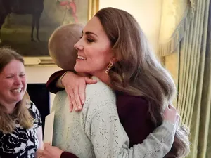 Kate Middleton Kembali Kerja Usai Bebas Kanker, Pakai Anting Penuh Makna