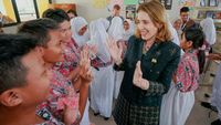 Bos Google Edukasi Siswa SMPN 240 Jakarta tentang AI
