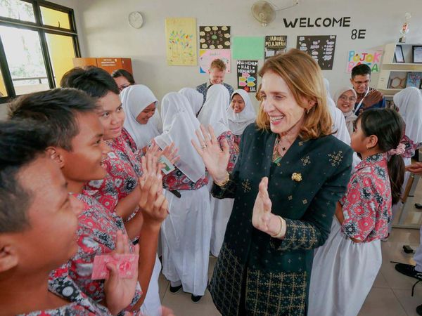 Bos Google Edukasi Siswa SMPN 240 Jakarta tentang AI