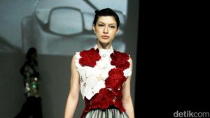 10 Koleksi Teramat Berarti Karya Rama Dauhan, Busana Terinspirasi Keluarga