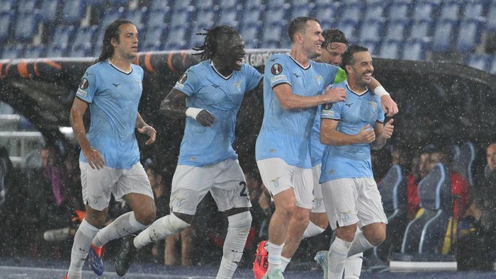 Pedro of S.S. Lazio celebrates after scoring the goal of 1-0 during the UEFA Europa League 2024/25 League Phase MD2 match between S.S. Lazio and O.G.C. Nice at Olympic Stadium in Rome, Italy, on October 3, 2024. (Photo by Domenico Cippitelli/NurPhoto via Getty Images)