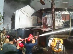 Kebakaran Permukiman Padat di Jalan Badak Makassar, Damkar Dikerahkan