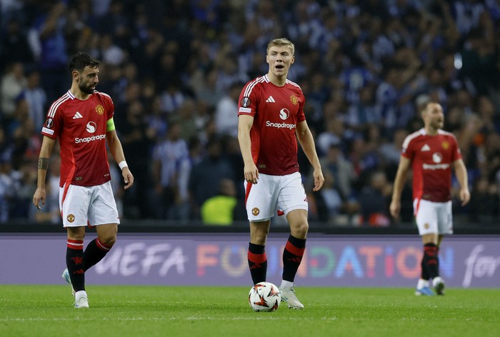 Soccer Football - Europa League - FC Porto v Manchester United - Estadio do Dragao, Porto, Portugal - October 3, 2024 Manchester Uniteds Rasmus Hojlund reacts after FC Portos Samu Omorodion scores their third goal Action Images via Reuters/Peter Cziborra