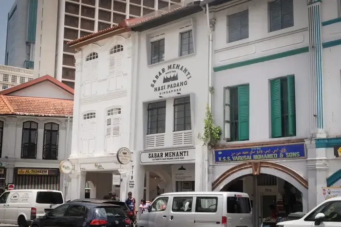 Pegawai Kantoran Berhenti Kerja untuk Selamatkan Restoran Legendaris