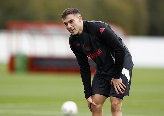 Manuel Ugarte Menuju Pintu Keluar MU