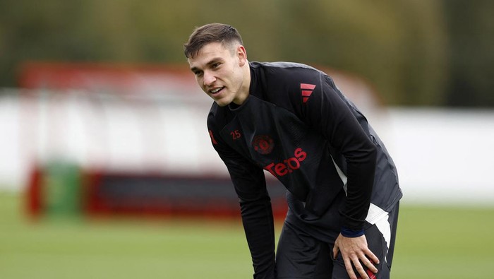 Soccer Football - Europa League - Manchester United Training - Trafford Training Centre, Carrington, Britain - October 2, 2024 Manchester Uniteds Manuel Ugarte during training Action Images via Reuters/Jason Cairnduff