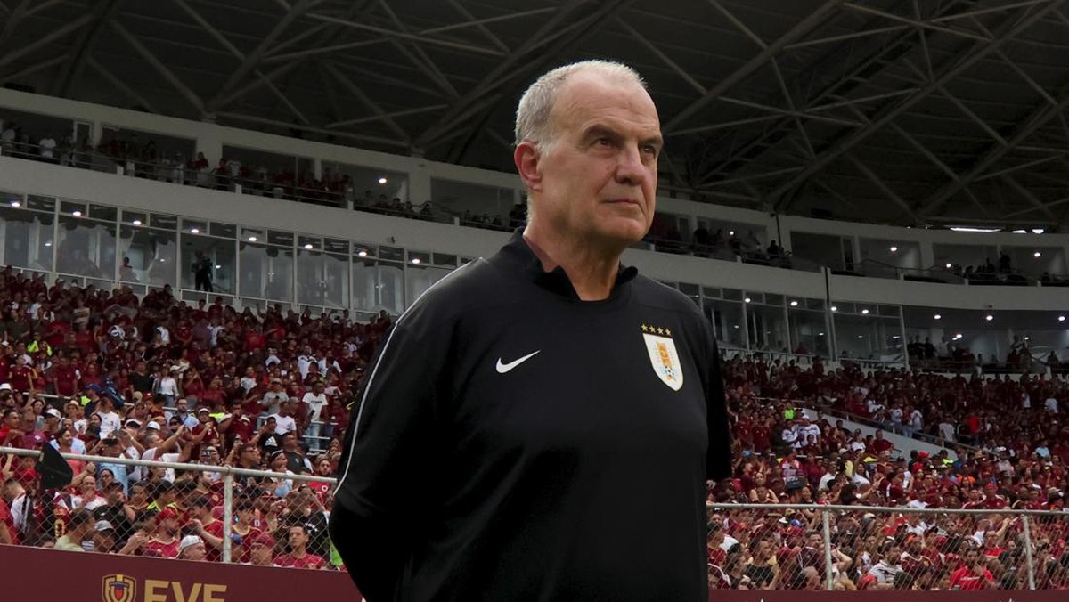 Pelatih Timnas Uruguay, Marcelo Bielsa. (Foto: Getty Images/Edilzon Gamez)