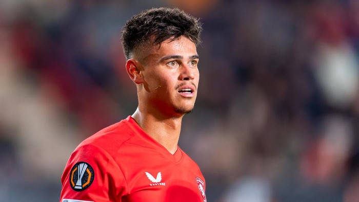 ENSCHEDE, NETHERLANDS - OCTOBER 3: Mees Hilgers of FC Twente looks on during the UEFA Europa League 2024/25 League Phase MD2 match between FC Twente and Fenerbahce SK at Grolsch Veste on October 3, 2024 in Enschede, Netherlands. (Photo by Joris Verwijst/BSR Agency/Getty Images)