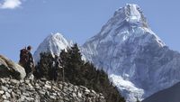 Melihat Keajaiban Gunung Everest yang Semakin Tinggi