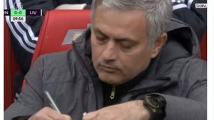 MU Imbang, Netizen Heran Bruno Fernandes Kembali Kartu Merah