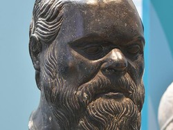 10 Quote dari Socrates, Filsuf Terkenal yang Dianggap Aneh