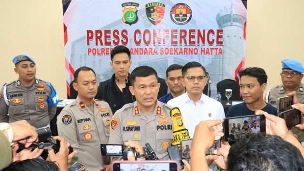 Polresta Bandara Soekarno-Hatta menangkap dua orang komplotan begal yang didalangi seorang wanita.