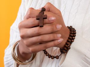 Susunan Doa Rosario Hari Rabu, 28 Mei 2025: Peristiwa Mulia Susunan Doa Rosario Hari Rabu, 28 Mei 2025: Peristiwa Mulia