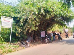 Pria di Bogor Dimarahi Warga hingga Tiarap karena Buang Sampah Sembarangan