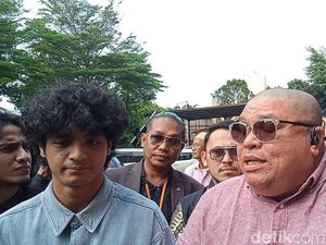 Vadel Badjideh Penuhi Panggilan Polisi, Tegaskan Siap Jalani Pemeriksaan Vadel Badjideh Penuhi Panggilan Polisi, Tegaskan Siap Jalani Pemeriksaan
