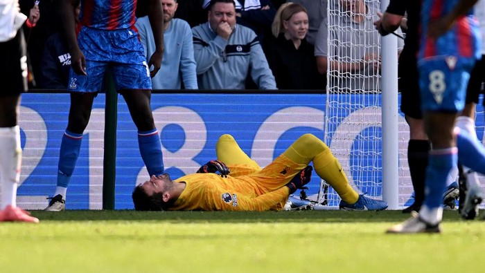 LONDON, ENGLAND - OCTOBER 05: (THE SUN OUT, THE SUN ON SUNDAY OUT) Alisson Becker of Liverpool injured during the Premier League match between Crystal Palace FC and Liverpool FC at Selhurst Park on October 05, 2024 in London, England. (Photo by Andrew Powell/Liverpool FC via Getty Images)