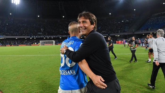 NAPOLI, ITALY - OCT 04: SSC Napoli coach Antonio Conte celebrating the 3 - 1 victory after the Serie A match between SSC Napoli and Como FC at Diego Armando Maradona Stadium on October 04, 2024 in Napoli, Italy. (Photo by SSC Napoli/Getty Images)