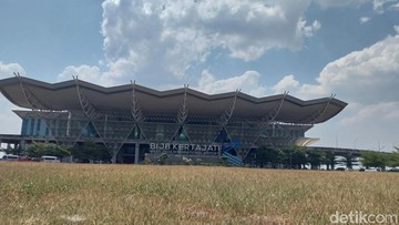 Terpopuler: KDM Curhat Bandara Kertajati Nombok Miliaran