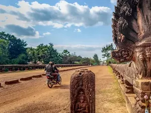 Petualangan 100 Km Menelusuri Kerajaan Kuno Asia Tenggara