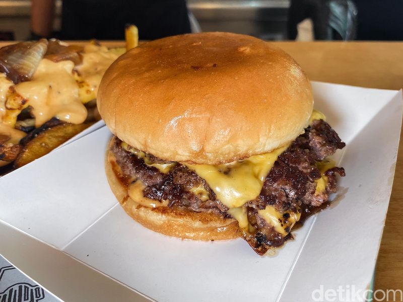 Dan's Burger, tempat makan burger viral di Jakarta Selatan