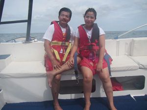 Tersebar Foto Mesra Bupati Nias Barat-Kadispar di Masa Kampanye Tersebar Foto Mesra Bupati Nias Barat-Kadispar di Masa Kampanye