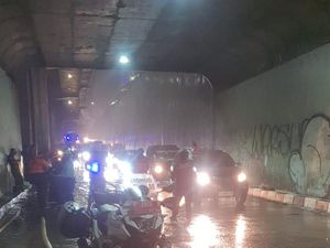 Genangan di Underpass Sholis Bogor Surut, Petugas Tetap Disiagakan Genangan di Underpass Sholis Bogor Surut, Petugas Tetap Disiagakan