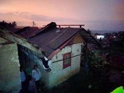 15 Rumah Warga di Pamijahan Bogor Rusak Diterjang Angin Kencang Semalam