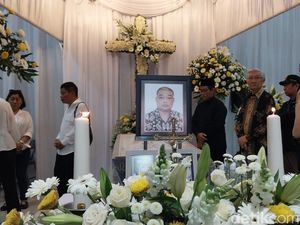Jenazah Romo Benny Tiba di Rumah Persemayaman Gotong Royong Malang Jenazah Romo Benny Tiba di Rumah Persemayaman Gotong Royong Malang