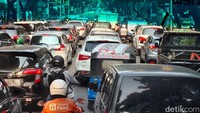 Jakarta Dikepung Macet saat Jam Pulang Kerja Imbas Pembongkaran JPO Tendean