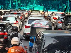 Jl Kebon Sirih Arah Tugu Tani Macet Parah, 1 Km Ditempuh 1 Jam Jl Kebon Sirih Arah Tugu Tani Macet Parah, 1 Km Ditempuh 1 Jam