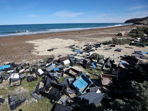 Miris! Tumpukan Sampah di Pantai Argentina Ancam Makhluk Hidup Miris! Tumpukan Sampah di Pantai Argentina Ancam Makhluk Hidup