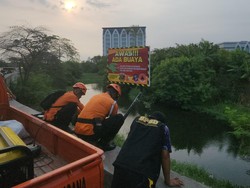 BPBD Surabaya Pasang Papan Waspada Buaya di Sungai Dekat Kampus UINSA
