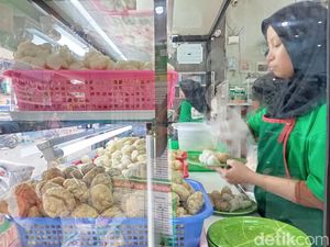 UMKM Pempek-Kue Basah di Palembang Kebanjiran Order Jelang Pilkada 2024