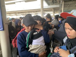 Stasiun Manggarai Padat, Terdengar Sejumlah Penumpang Anak Menangis