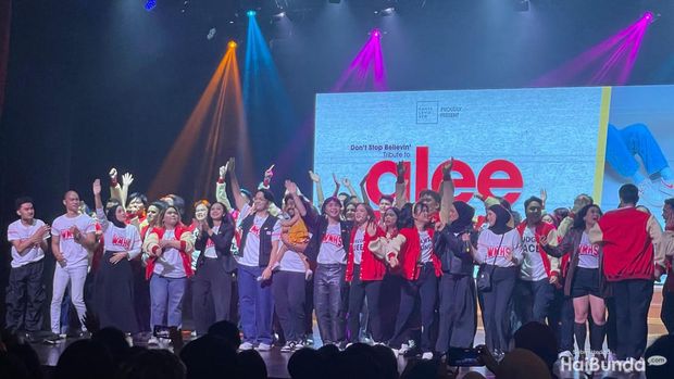 Pertunjukan musik Don't Stop Believin' A Tribute to Glee Concert oleh Cantalevia & Co.