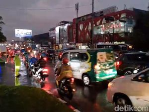 Ada Genangan Air di Underpass Jalan Sholis Bogor, Lalin Padat
