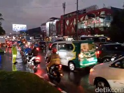 Ada Genangan Air di Underpass Jalan Sholis Bogor, Lalin Padat
