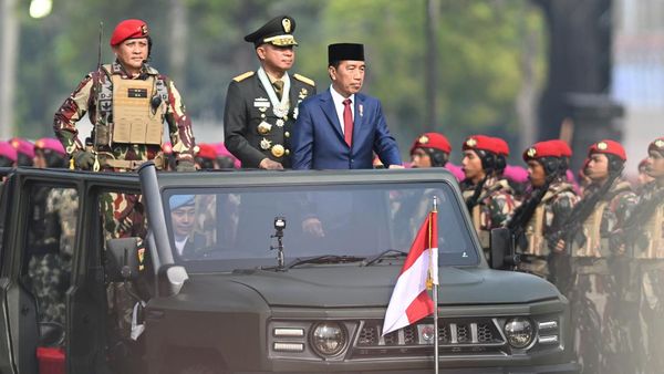 Potret Jokowi Hadiri Acara HUT TNI di Monas