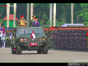 Momen Jokowi Cek Kesiapan Pasukan HUT Ke-79 TNI Naik Maung Pindad Momen Jokowi Cek Kesiapan Pasukan HUT Ke-79 TNI Naik Maung Pindad