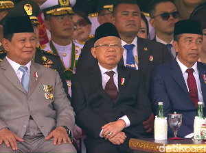 Jokowi Sapa Presiden-Wapres Terpilih Prabowo-Gibran di HUT TNI