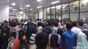 Potret Stasiun Manggarai Padat saat Banyak Orang Mau ke HUT TNI di Monas