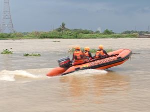 Arziki Hilang Tenggelam Saat Berenang di Sungai Musi Palembang